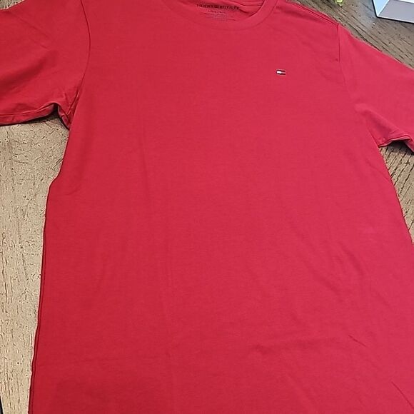 Red Tommy Hilfiger t shirt size L 16/18 never worn - Picture 4 of 9